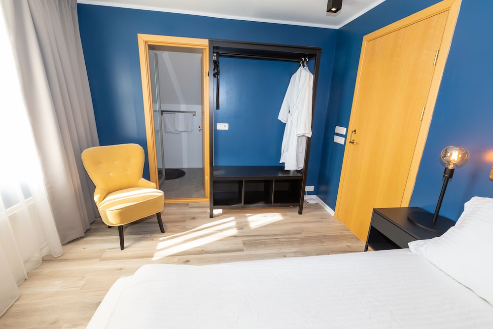 Hotel North 7/32
