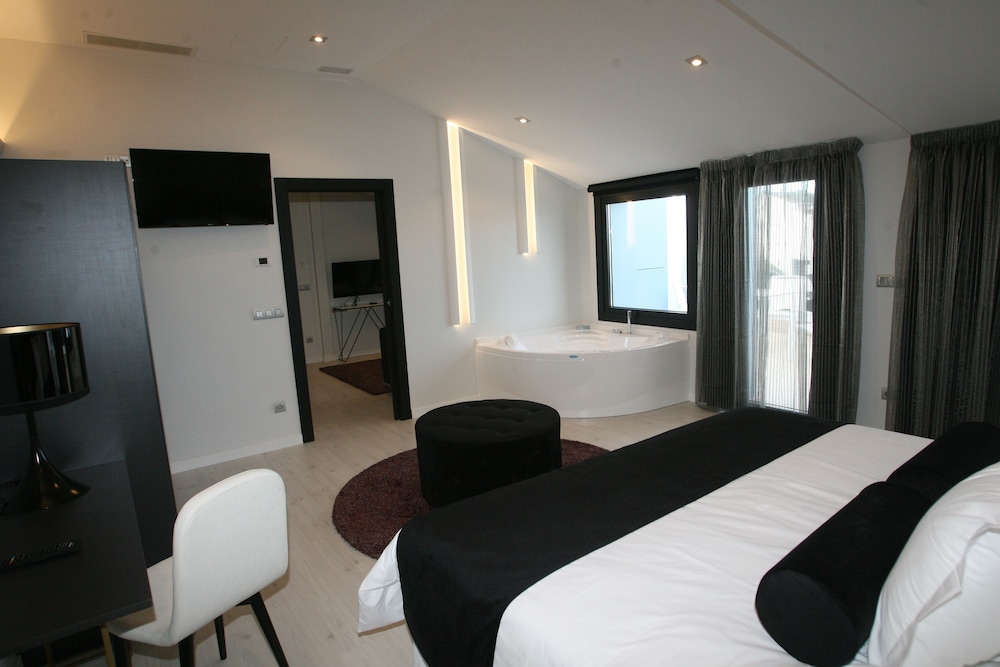HOTEL CARDENAL 13/30
