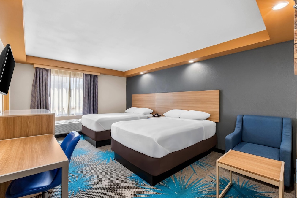 Standard, 2 Double Beds, Econo Lodge Woodbridge 10/10