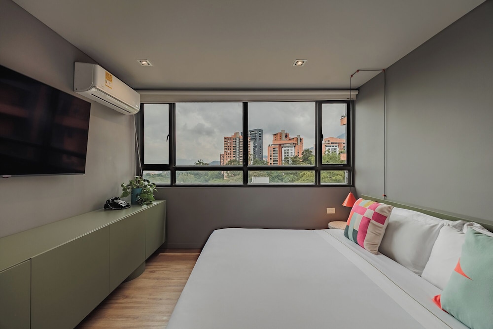 Versus Hotel 23/65