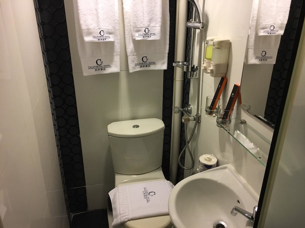 California Hotel 46/50