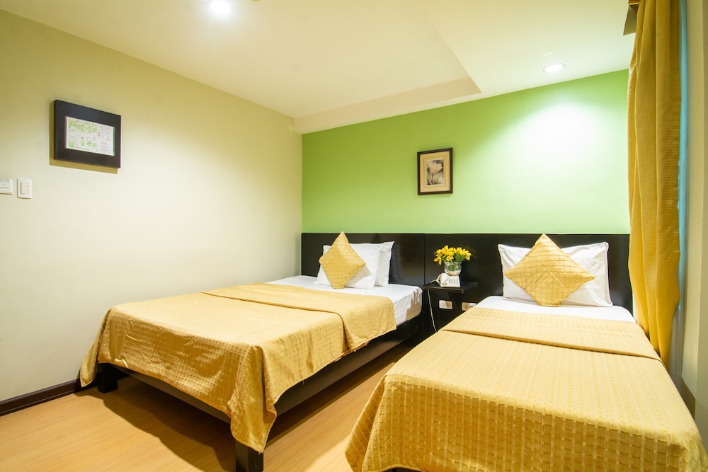 Festive Hotel Makati 27/60