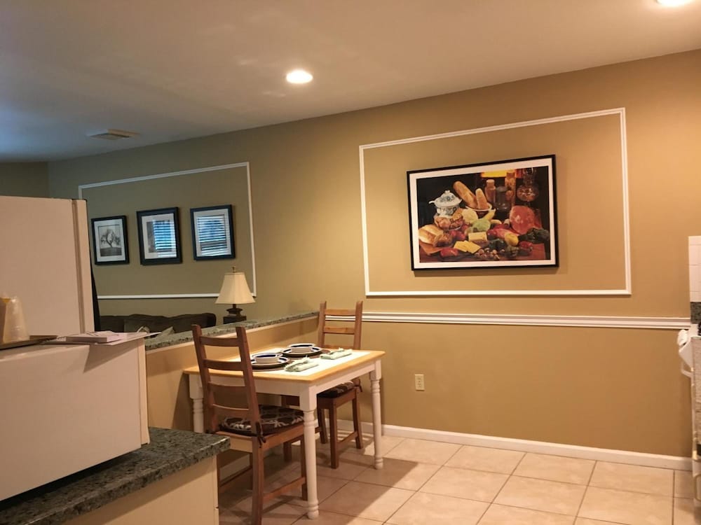 Whitman Motor Lodge 48/53