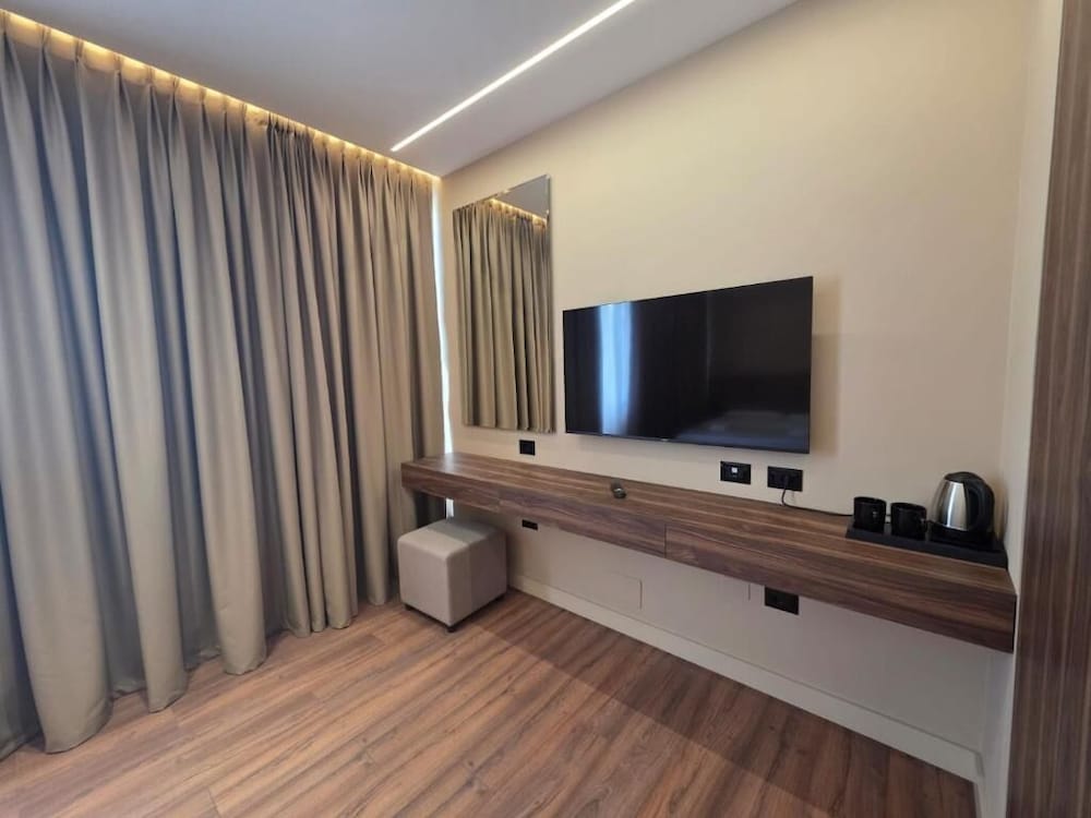 Haris Hotel Vlore 36/50