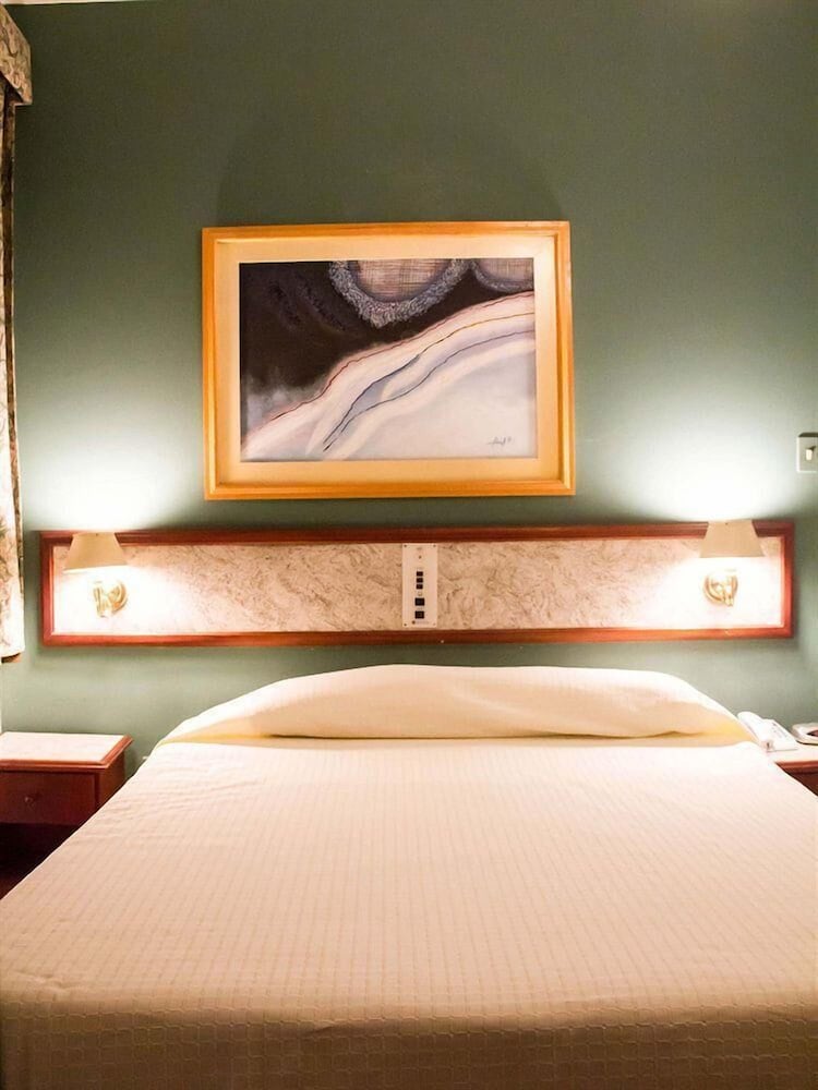 Hotel Del Rey 33/64