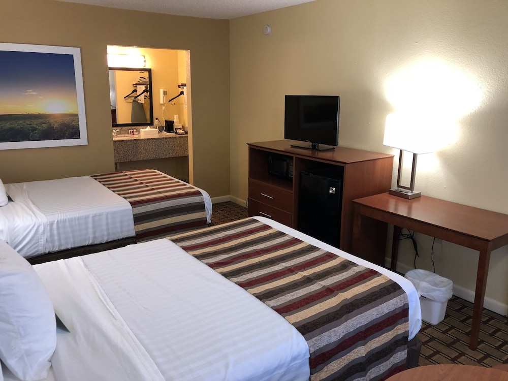 Days Inn by Wyndham Natchez 10/32