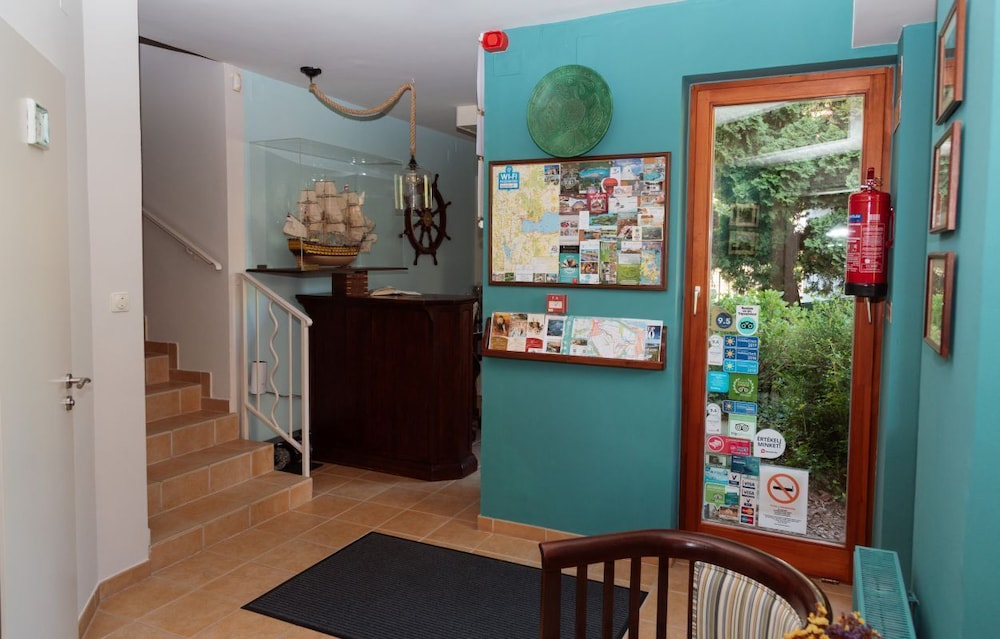 Hullam Villa 8/47