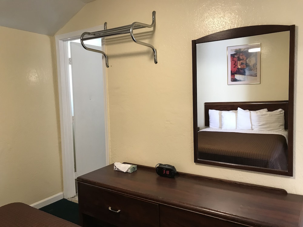 Relax Inn of Medford 22/38