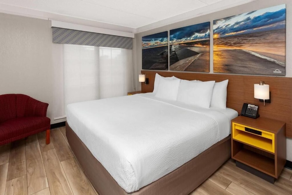 غرفة بسرير كينج لذوي الإعاقة، Days Inn & Suites by Wyndham Arlington Heights 2/10