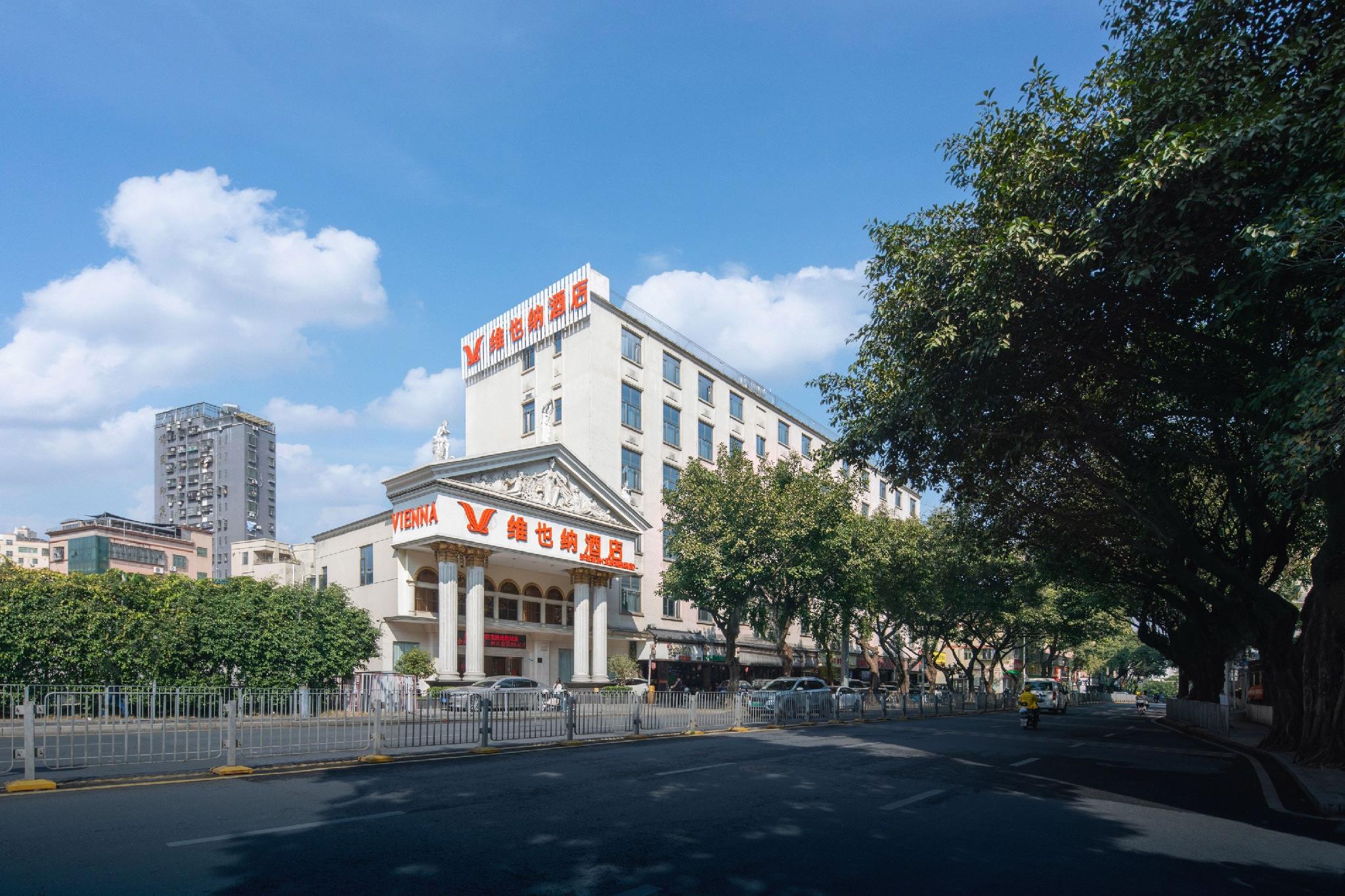 Vienna Hotel (Shenzhen Longsheng Metro Station) 9/41