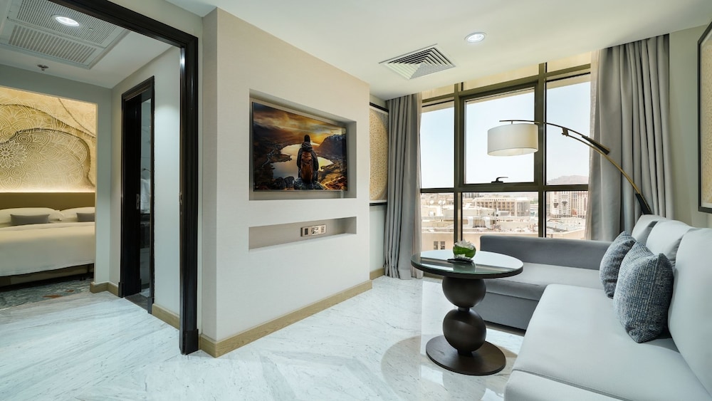1 Bedroom, Senior, Suite, King Bed, City View, Sofa