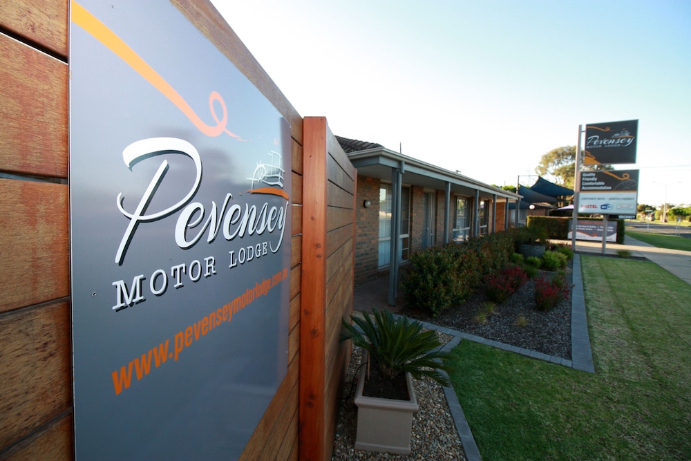 Pevensey Motor Lodge 3/52