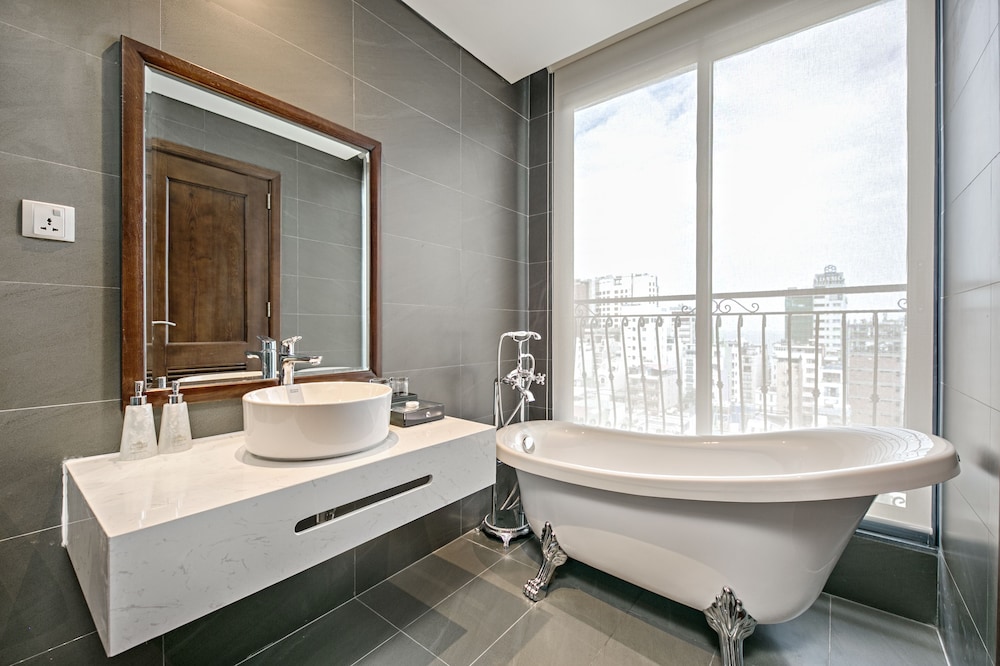 Cosmos Hotel Danang 32/33