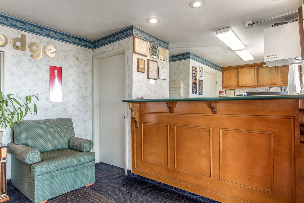 Econo Lodge Castro Valley 7/56