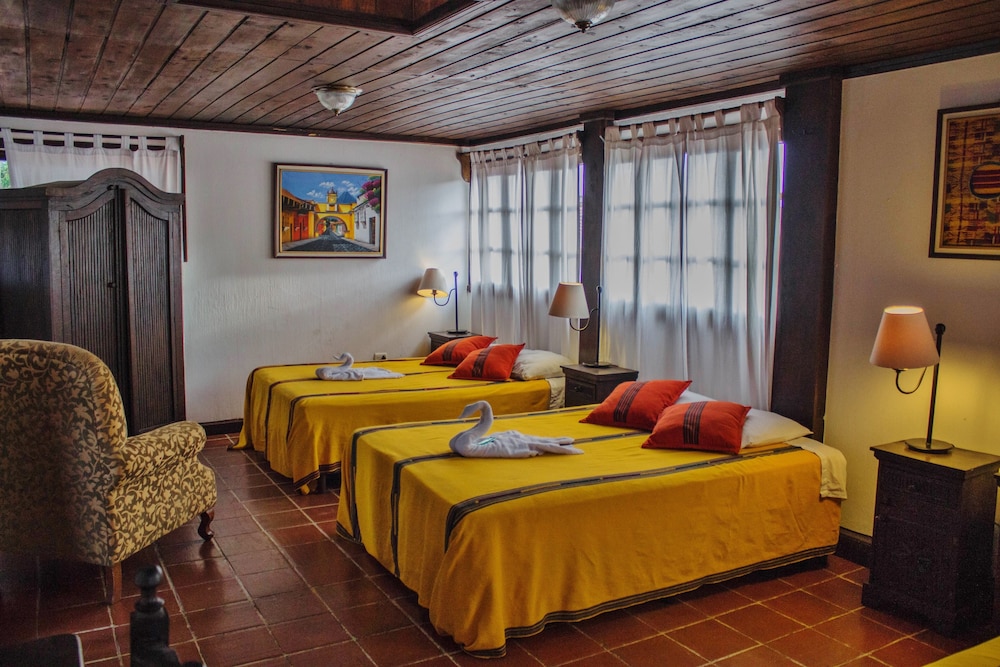 LAS CAMELIAS INN 29/50
