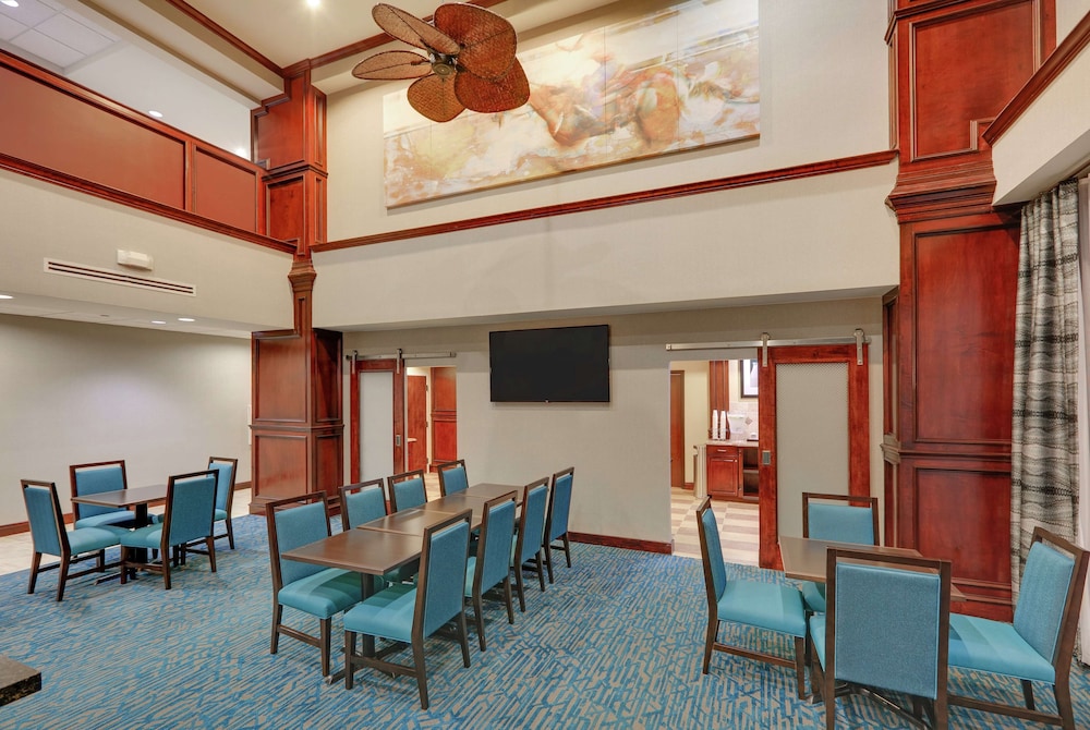 Hampton Inn Suites Dallas Arlington South 34/50