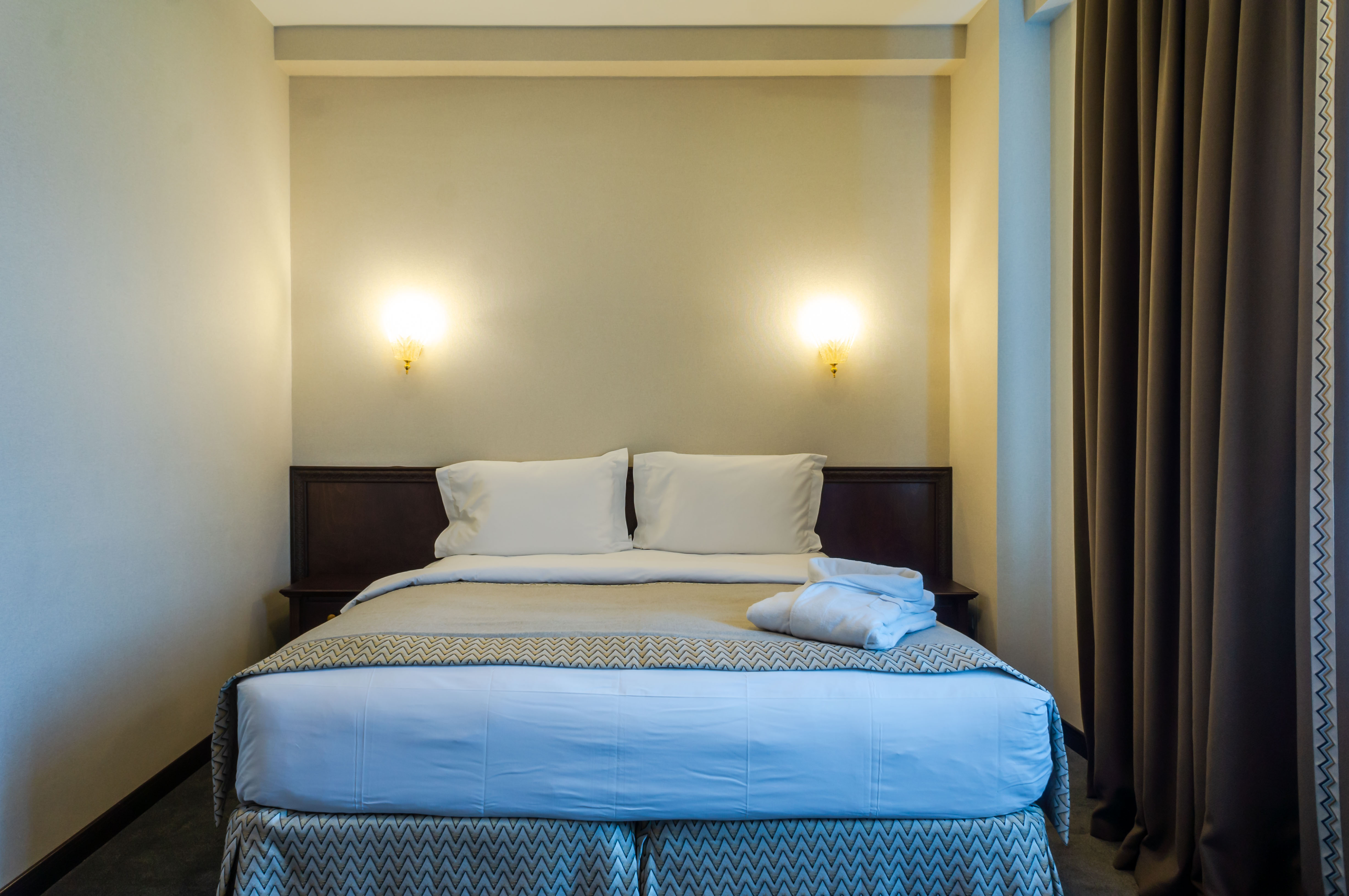 ROOM, KING BED