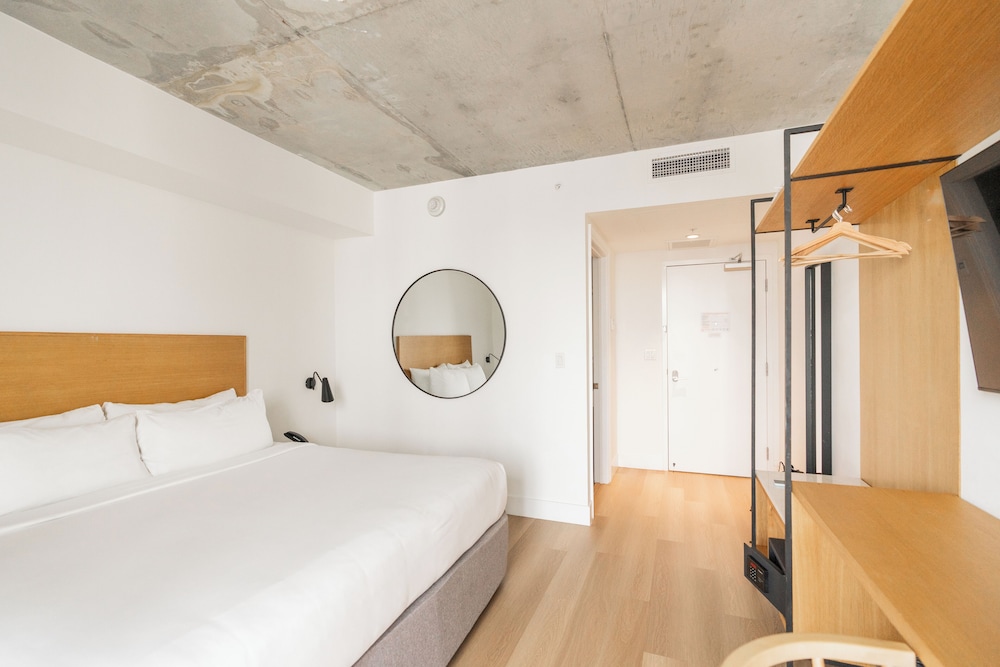 CLUB, KING BED, BALCONY