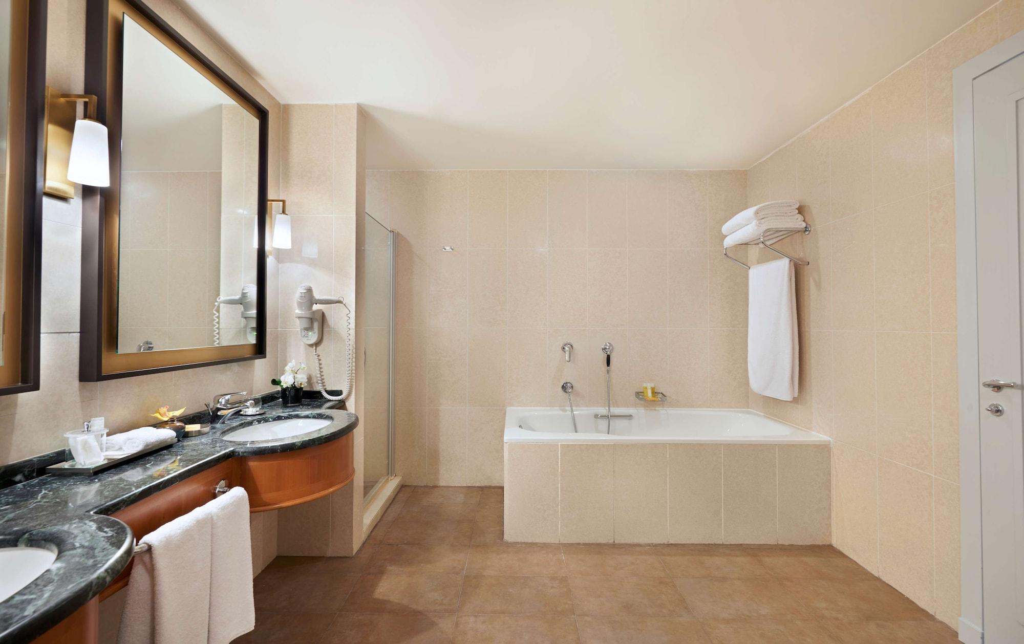 Regency, Executive, Suite
