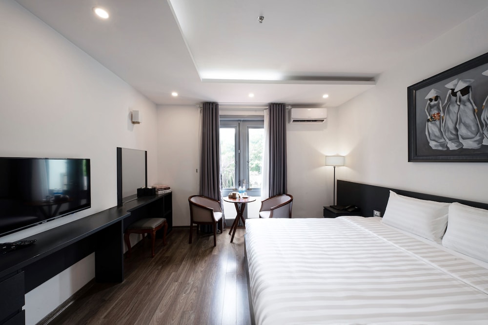 DELUXE, DOUBLE BED
