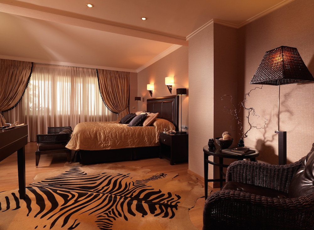 Divani Caravel Hotel 33/87