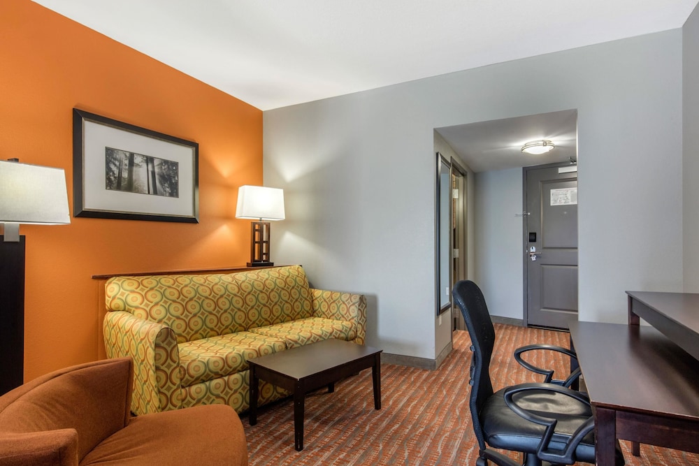 Comfort Suites Jackson I-40 30/47