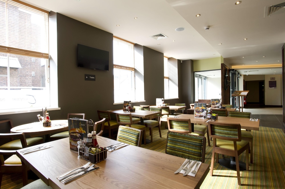 Premier Inn Perth City Centre 44/55