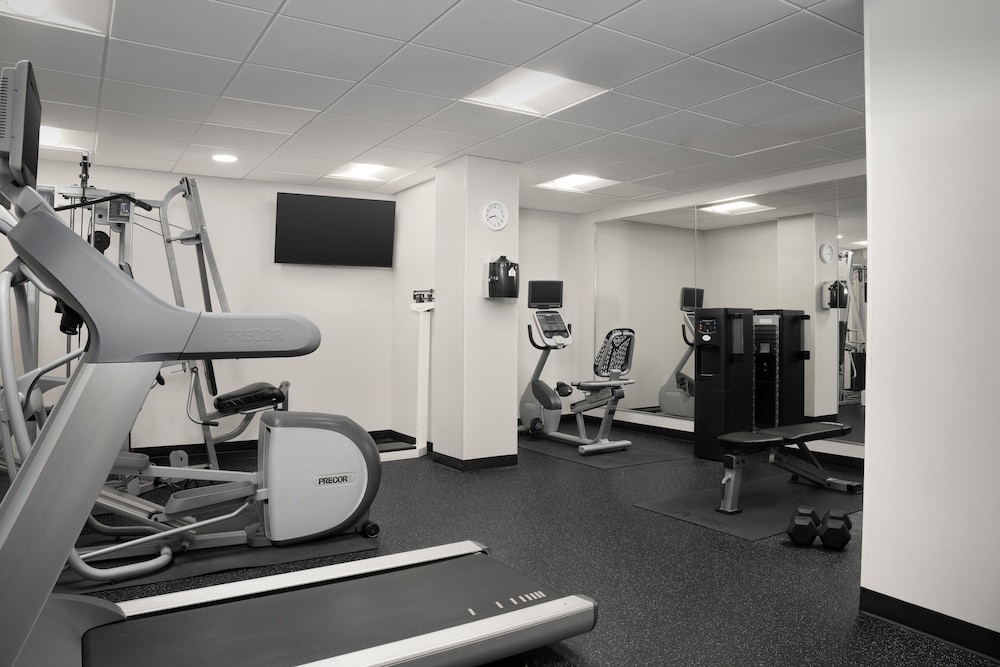 Holiday Inn Express Suites Alexandria Fort Belvoir 39/73