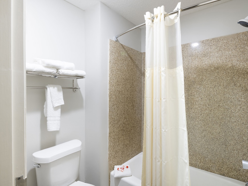 OYO Hotel Stafford TX I-69 North 15/42