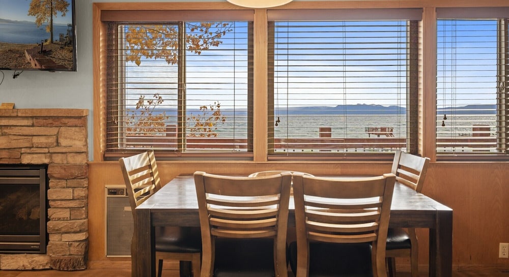Edgelake Beach Club 33/50