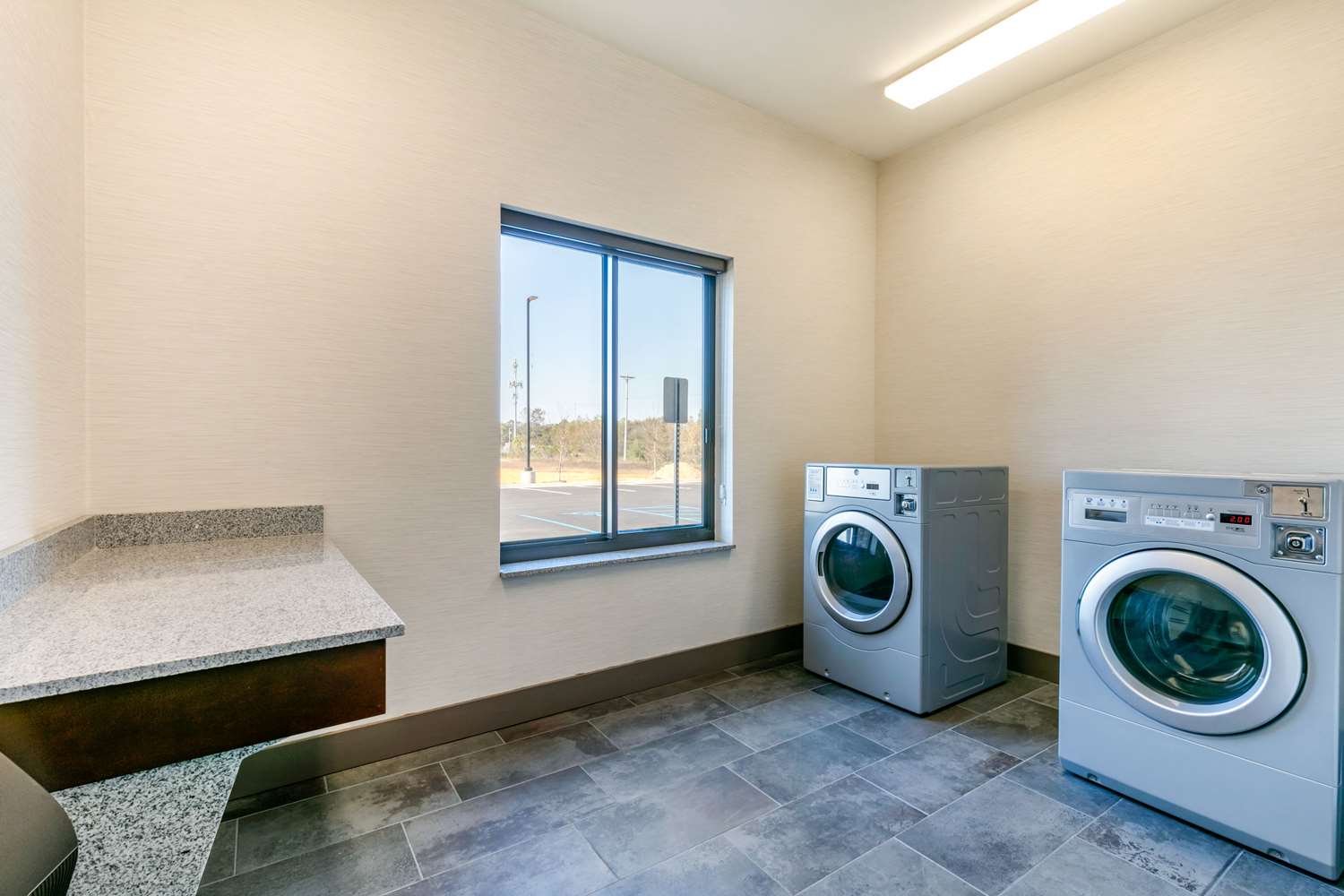 Comfort Suites North Tupelo, MS 18/36