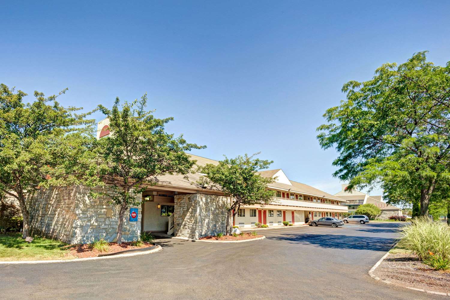 Days Inn & Suites by Wyndham Monroe 25/26