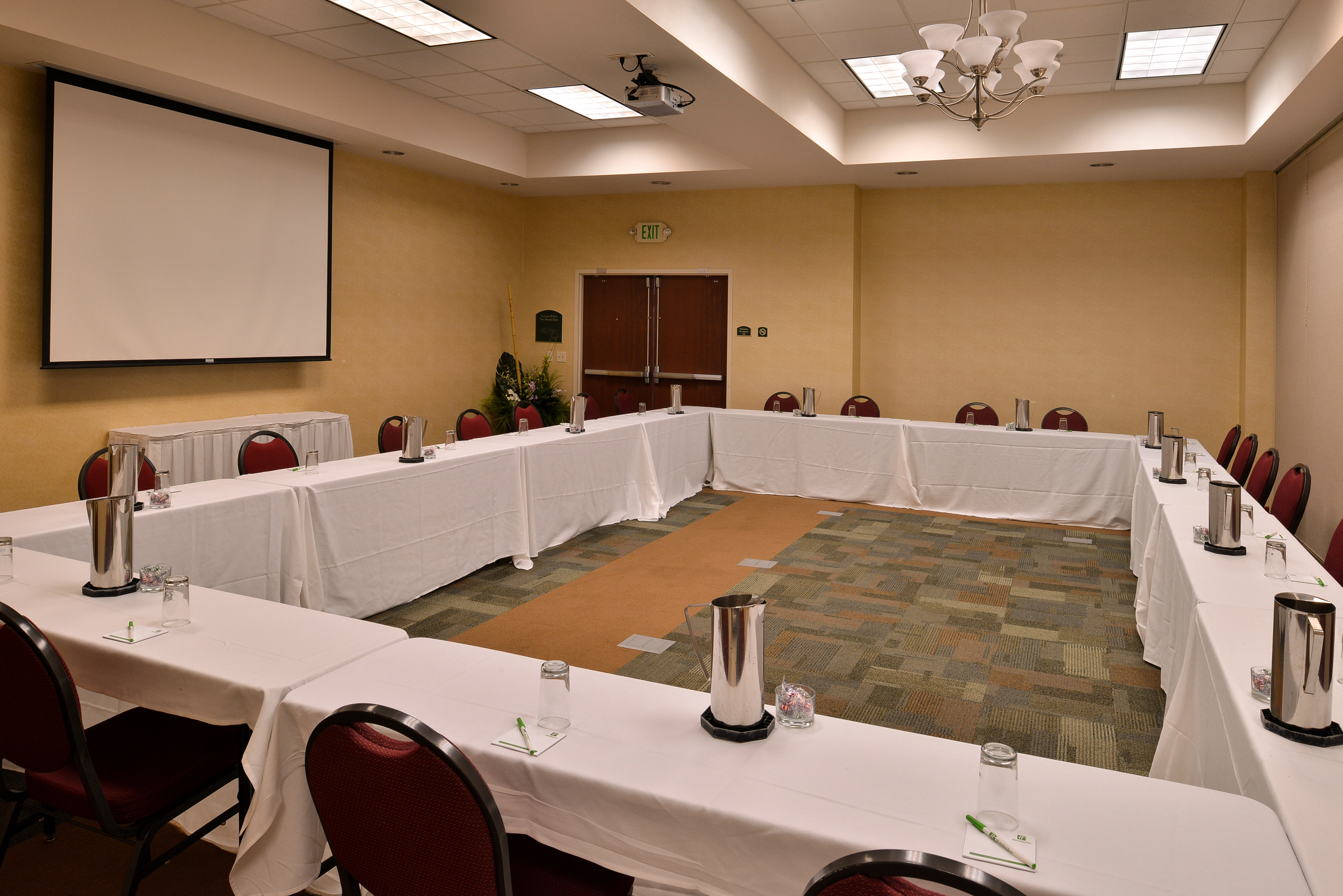 Holiday Inn Madison At The American Center 67/76