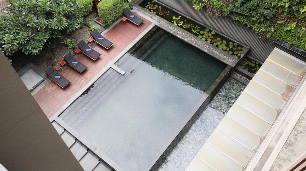 swimming pool spa