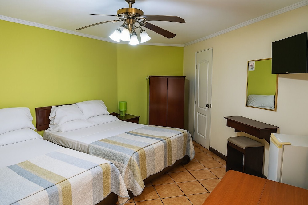 BASIC, TRIPLE, 3 BEDS