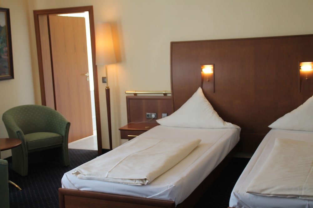 Victoria Hotel 20/50