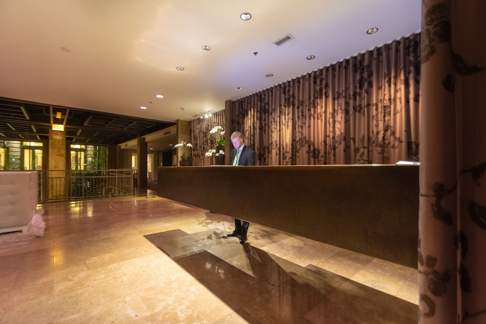 Proximity Hotel 7/71