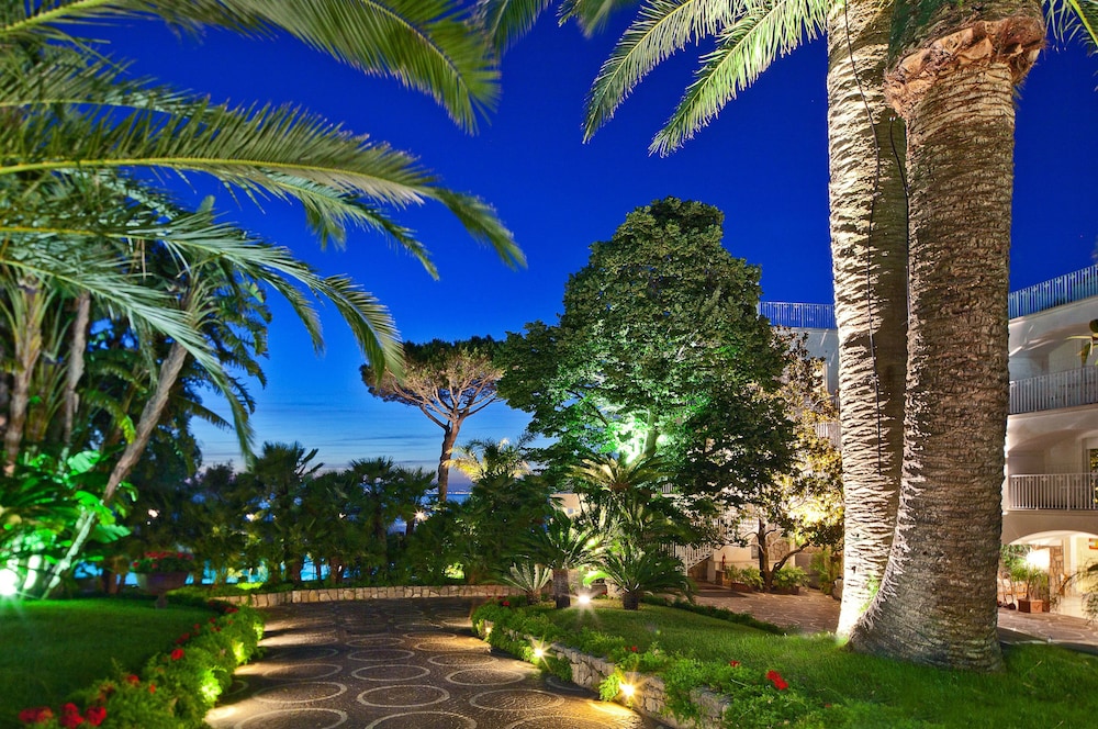 Grand Hotel Riviera 46/50