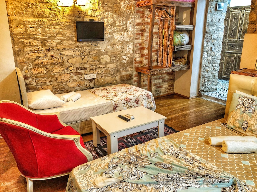 Parmis Boutique House 43/50