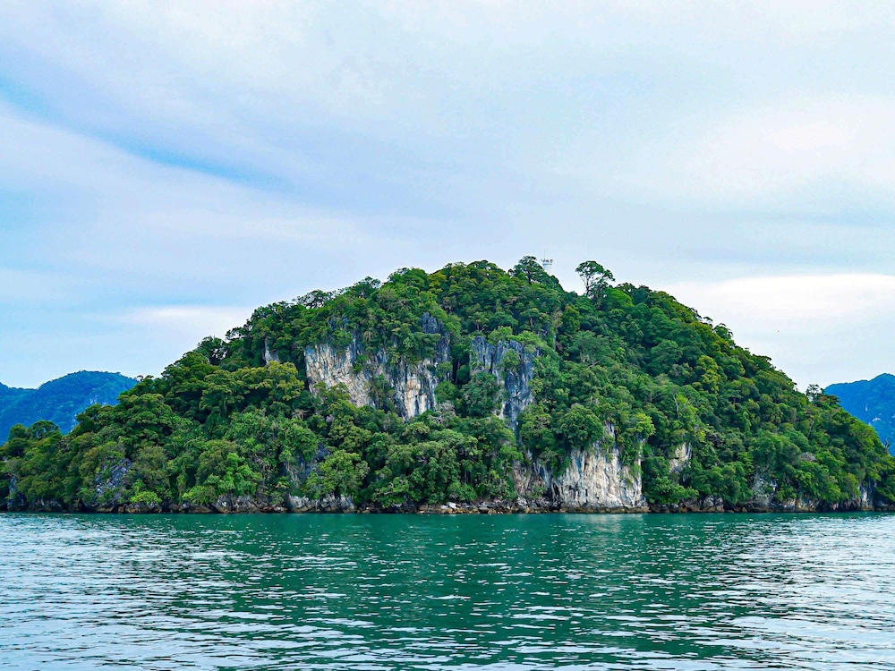 MERCURE LANGKAWI PANTAI CENANG 66/68