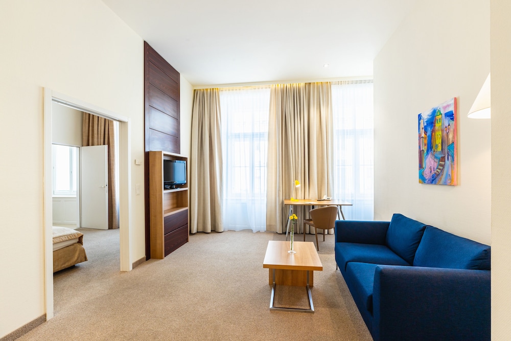 Hilight Suites Hotel 37/49