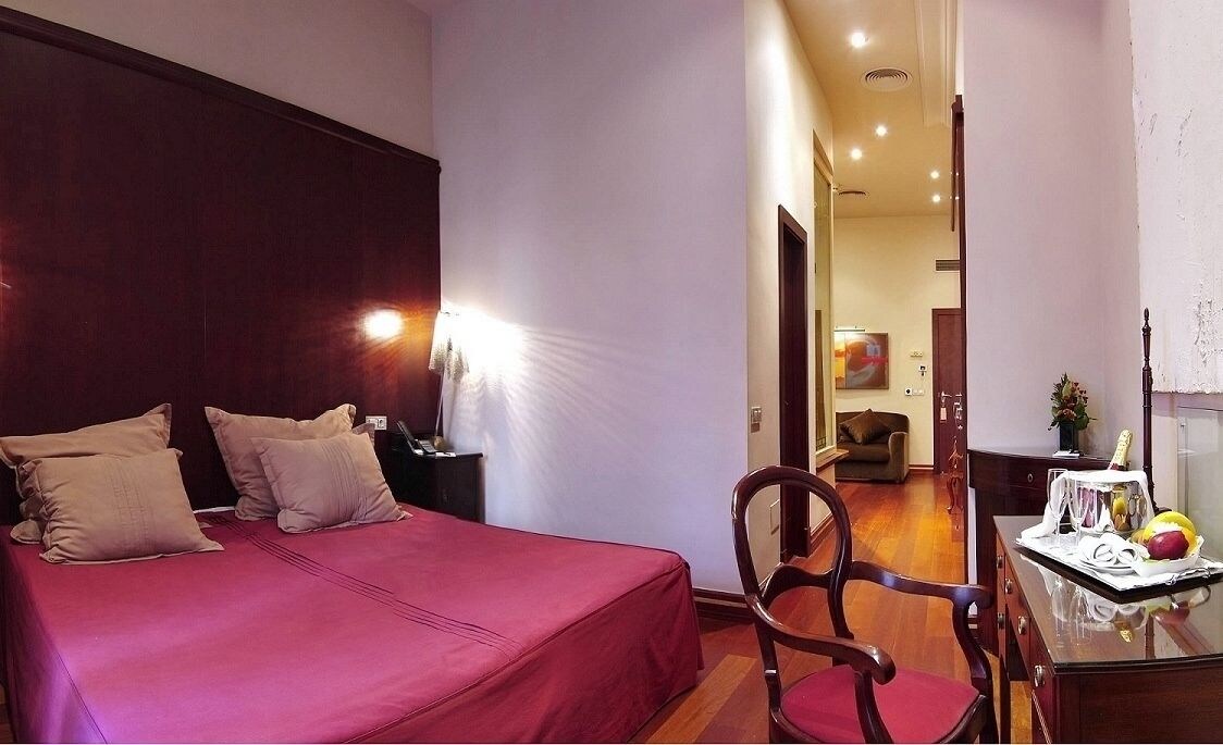 DELUXE, SUITE