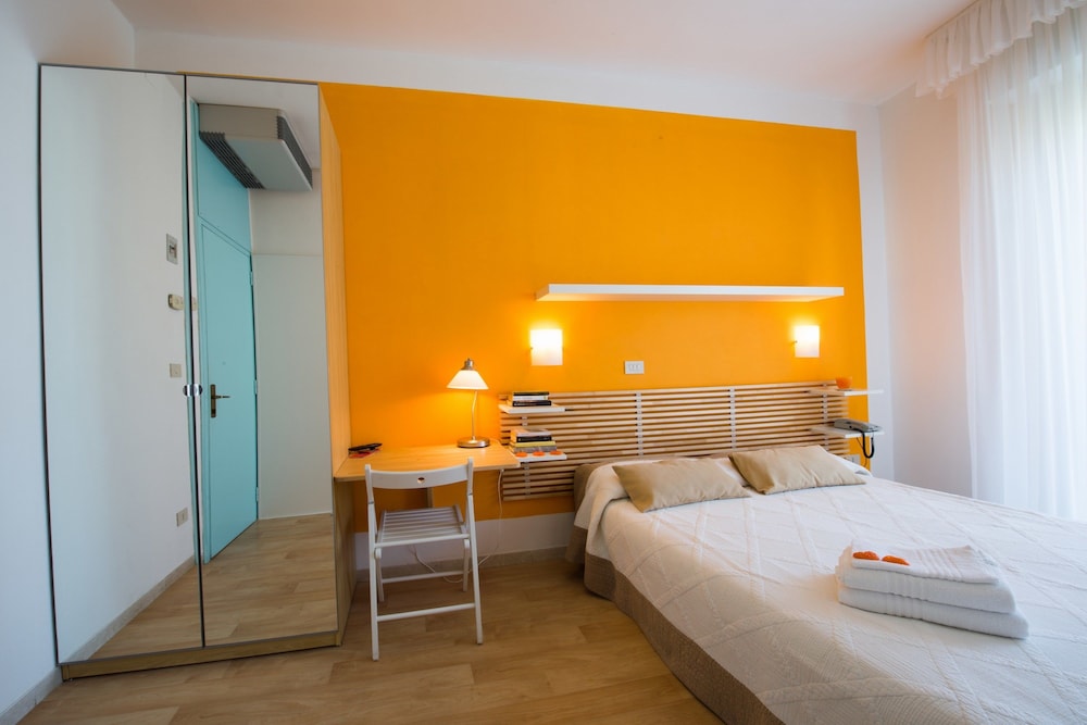 Hotel Venezuela 7/50