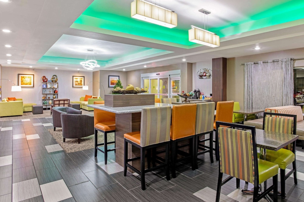 La Quinta Inn Suites Paducah 43/58