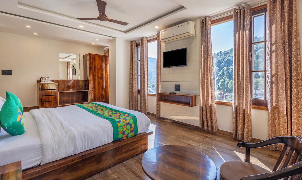Deluxe, King Bed, Mountain View