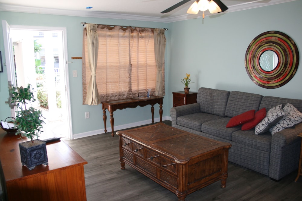 Royal North Beach All Suites 36/57