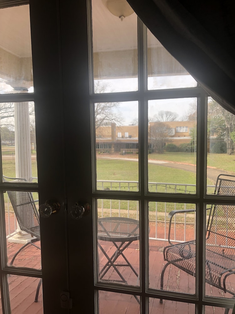 Woldert-Spence Manor 25/29