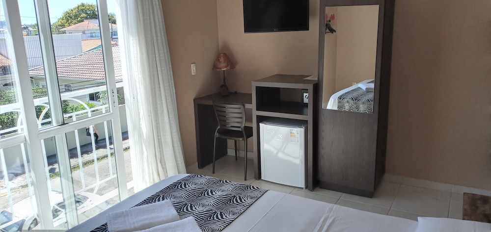 HOLA HOTEL 17/23