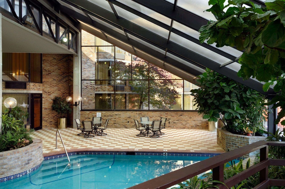 Doubletree By Hilton Hotel Jackson 5/53