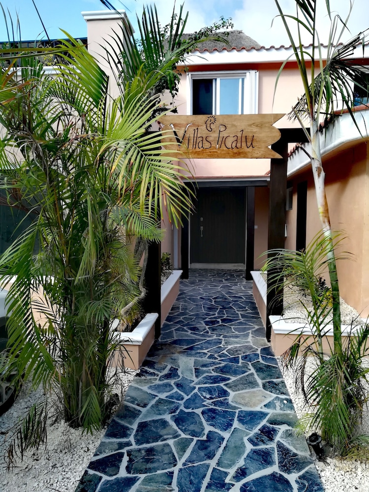 Villas Picalu Studios & Suites 43/50